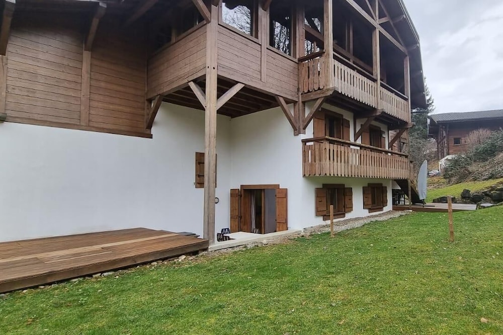 Apartment with terrace and land