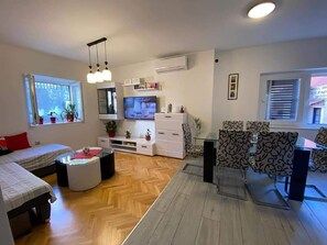 Interior - Lavanda Penthouse - Three Bedroom Apartment (Kastel Luksic)