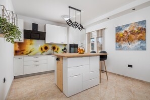 Fridge, microwave, oven, stovetop