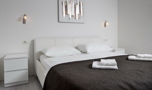 3 bedrooms, iron/ironing board, WiFi, bed sheets - Apartment Villa Andelka with Swimming Pool (Split)