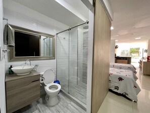 Studio | Bathroom - The House Inn (Medellín)