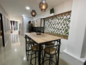 Appartement, 3 chambres | Aire de séjour