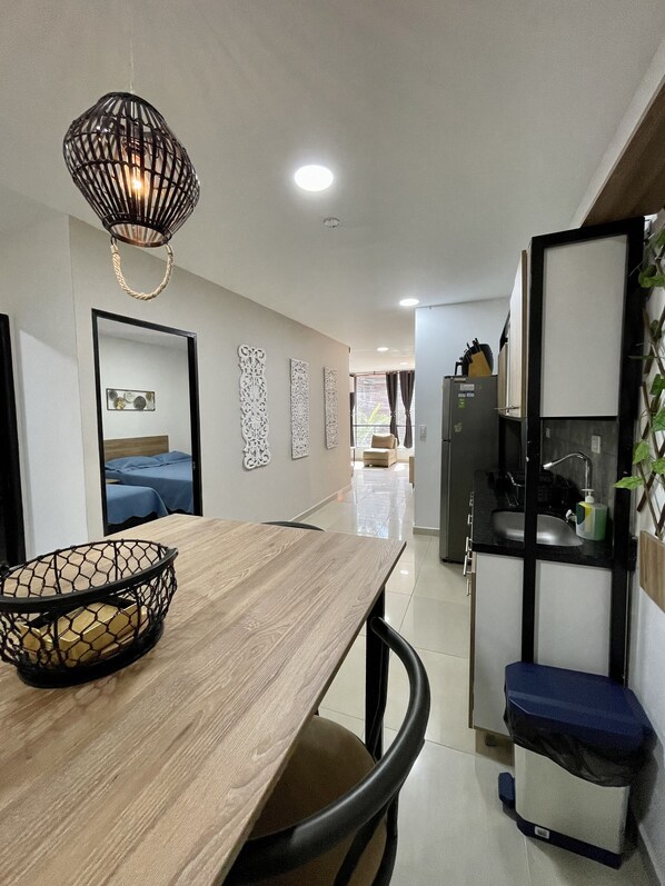 Departamento, 3 habitaciones | Cocina privada | Refrigerador con congelador, microondas, parrilla de estufa y licuadora