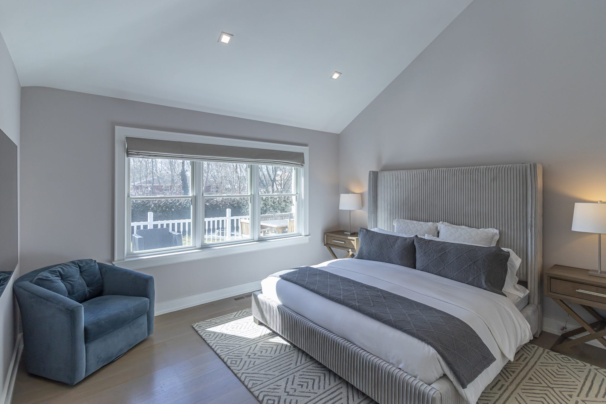 5 bedrooms, iron/ironing board, WiFi, bed sheets