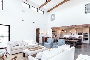 Smart-TV, peis, fotballspill og bordtennis