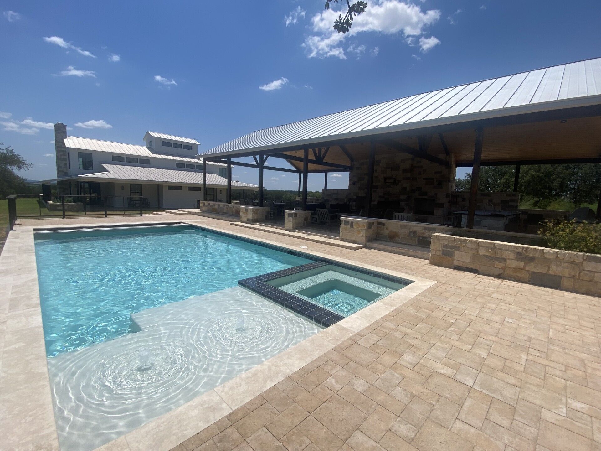 Piscina all'aperto, una piscina riscaldata