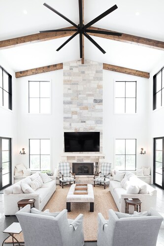 Lone Star River Ranch- Large Luxury Venue for Conferences & Retreats - sleeps 44