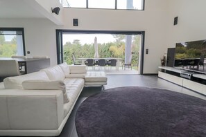 TV - Villa 5* spa, cinema & pool (Mougins)