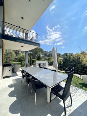 Outdoor dining - Villa 5* spa, cinema & pool (Mougins)