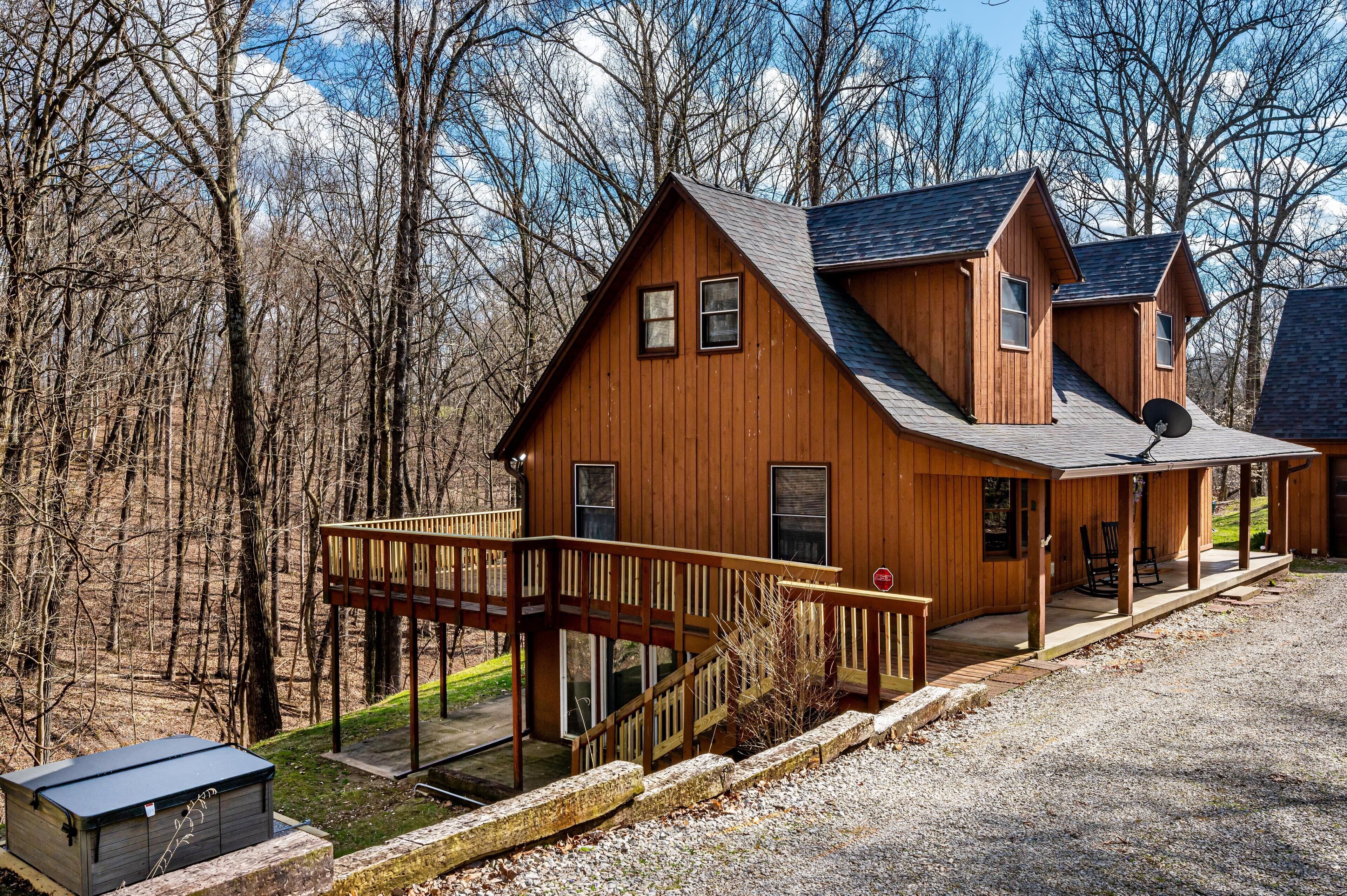 2BR, 3.5 BA Log Cabin
