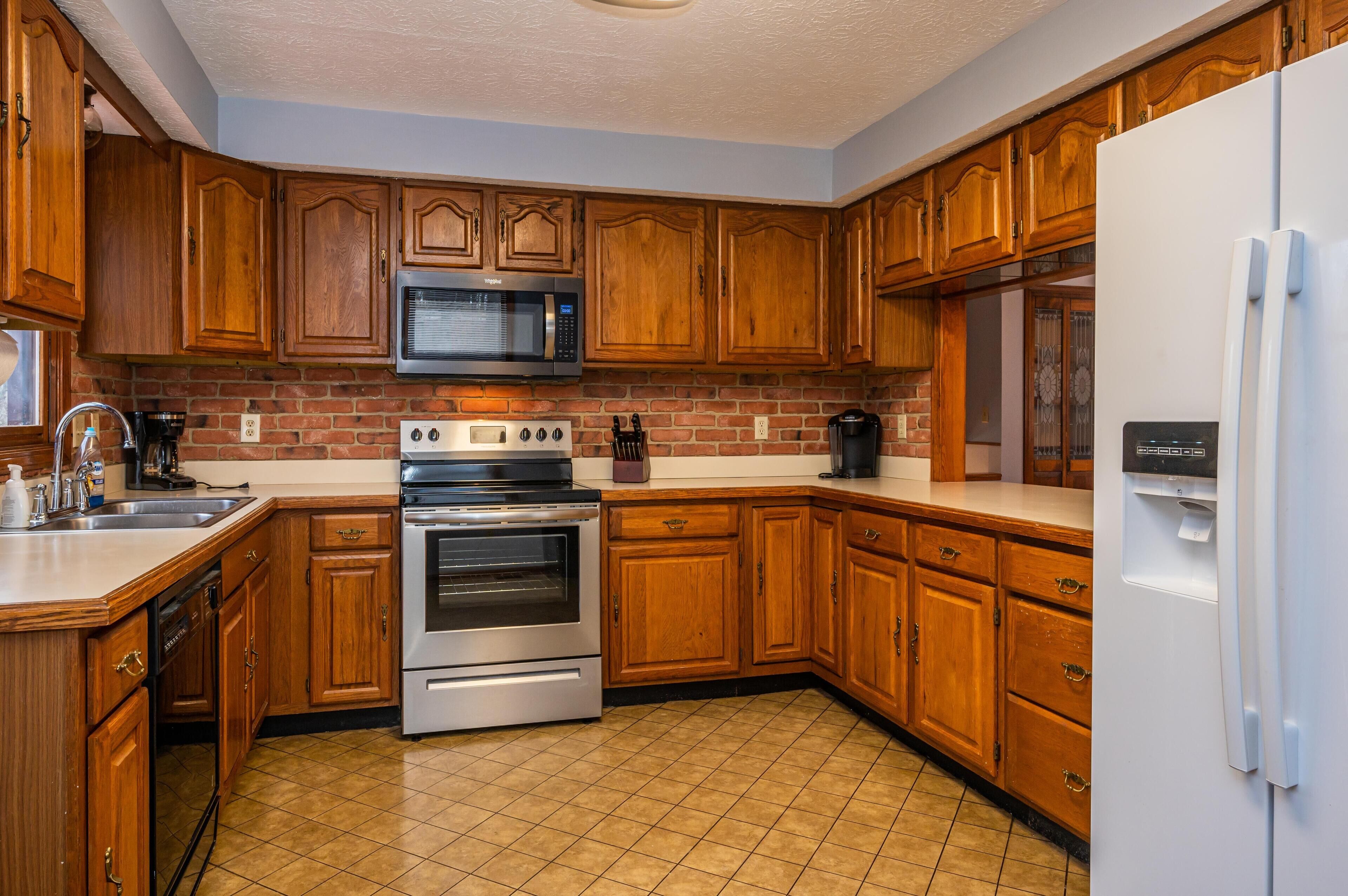 2BR, 3.5 BA Log Cabin