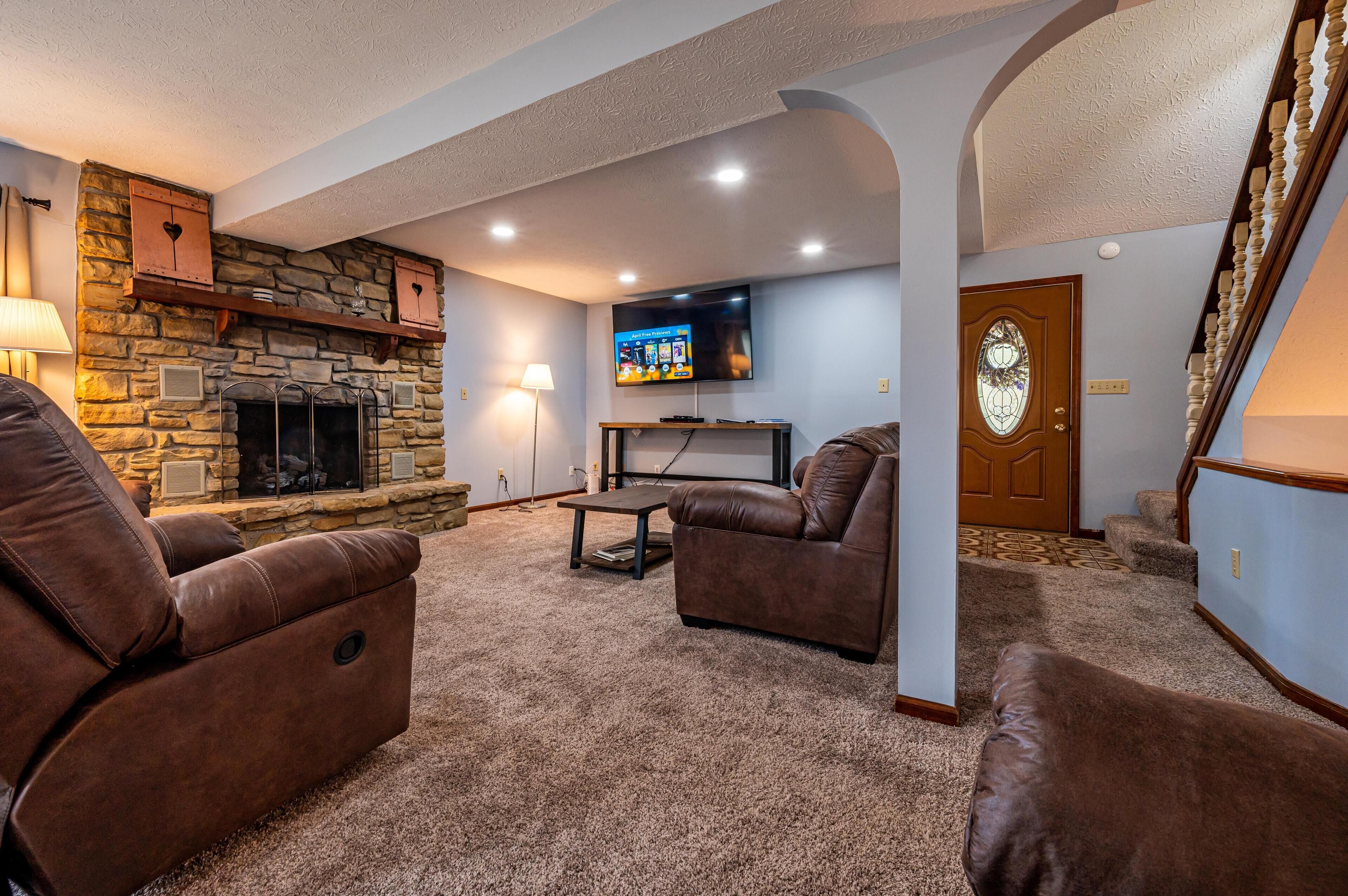 2BR, 3.5 BA Log Cabin