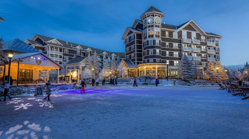 ML 106 - Your inviting summer oasis with lift views! Next to bike trails!