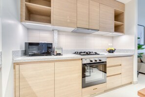 Fridge, microwave, oven, stovetop