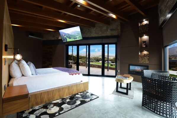 Deluxe kamer | Donsdekens, een gratis minibar, een kluis op de kamer