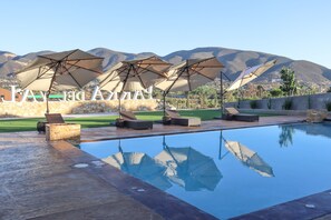Outdoor pool, pool loungers - Parra del Valle Hotel Boutique  (Valle de Guadalupe)