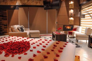 Deluxe Room | Down comforters, free minibar, in-room safe, individually furnished