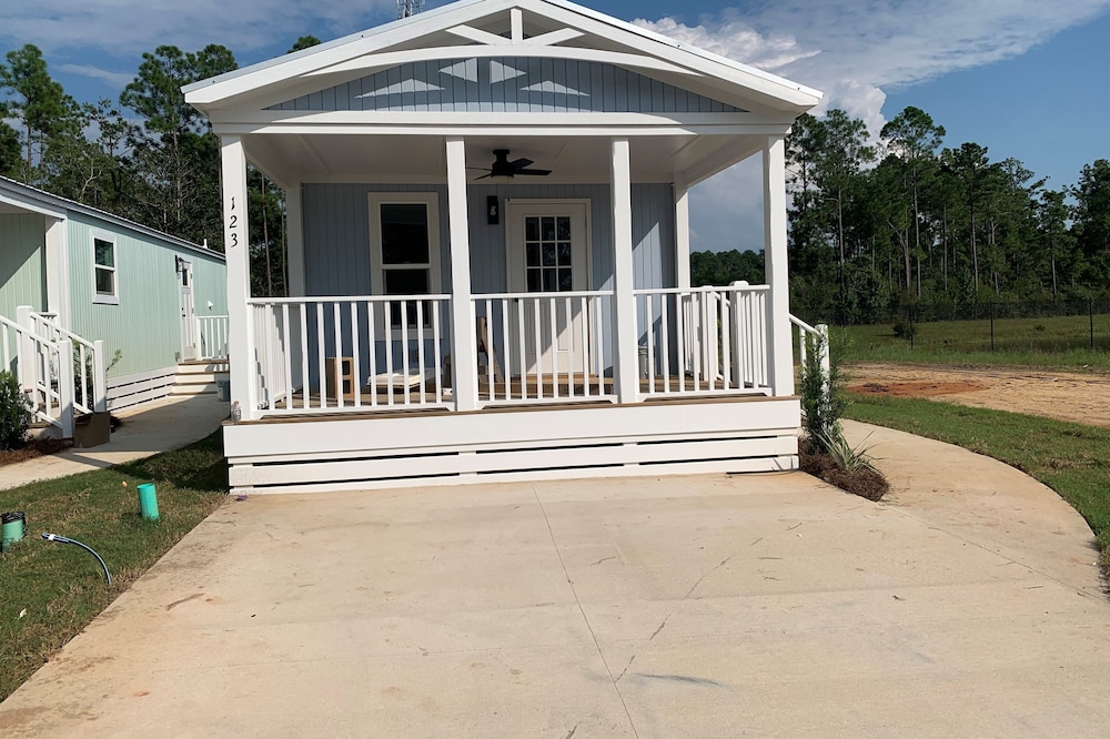 Cozy Cottage in Riverwalk Landing
Riverwalk Cottage 7-G