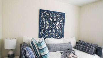 2 bedrooms, iron/ironing board, free WiFi, bed sheets