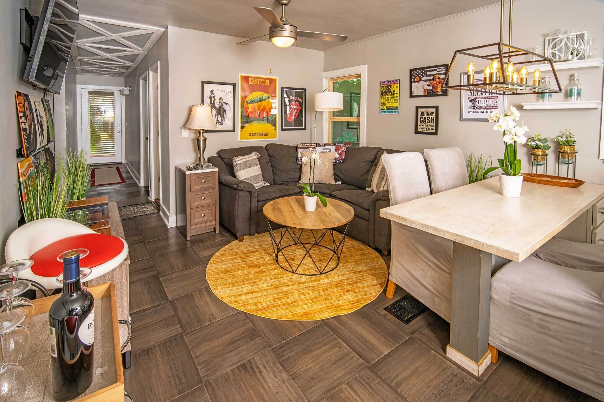 Downtown Marietta Square Musical Hideaway
