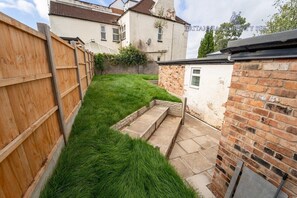 Garden - 76 Bournbrook Road Equipped Studios Near QE (Birmingham)
