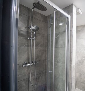 Bathroom - 76 Bournbrook Road Equipped Studios Near QE (Birmingham)
