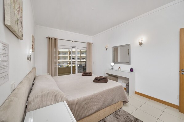 1 bedroom, in-room safe, iron/ironing board, travel cot