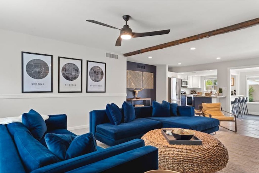 Swanky Phoenix Home 3BR, 2BA  Solar Heated Pool & Yard Games in Paradise Valley 