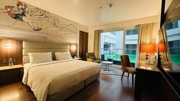 Minibar, in-room safe, desk, laptop workspace