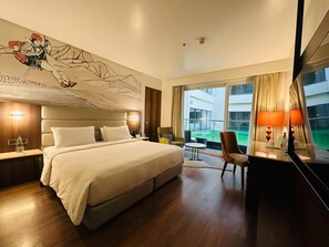 Zimmer, 1 King-Bett, Balkon | Minibar, Zimmersafe, Schreibtisch, laptopgeeigneter Arbeitsplatz