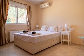 3 bedrooms, iron/ironing board, travel cot, free WiFi