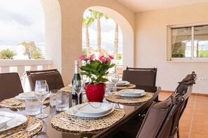 Outdoor dining - Casa Julia spacious villa with large private pool (Busot)