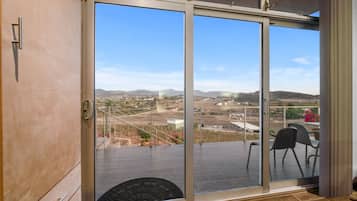 Villa | 2 bedrooms, iron/ironing board, free WiFi