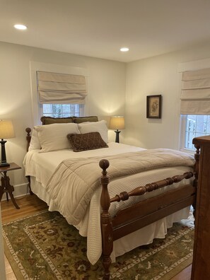 3 bedrooms, bed sheets - Laurel Lodge (Black Mountain)