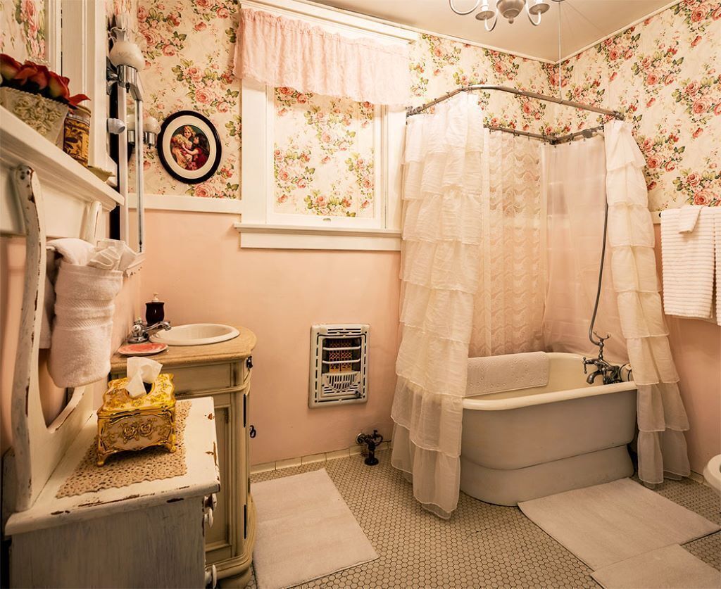 Huge King Suite with Fireplace, Private Bath, Hot Tub and Pool.