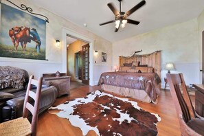 2 habitaciones, escritorio, tabla de planchar con plancha y wifi 