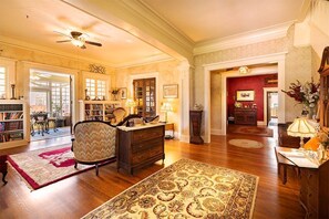 Interior - Huge King Suite with Private Bath, Hot Tub and Pool. (Gainesville)