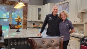 Dining - Huge King Suite with Private Bath, Hot Tub and Pool. (Gainesville)