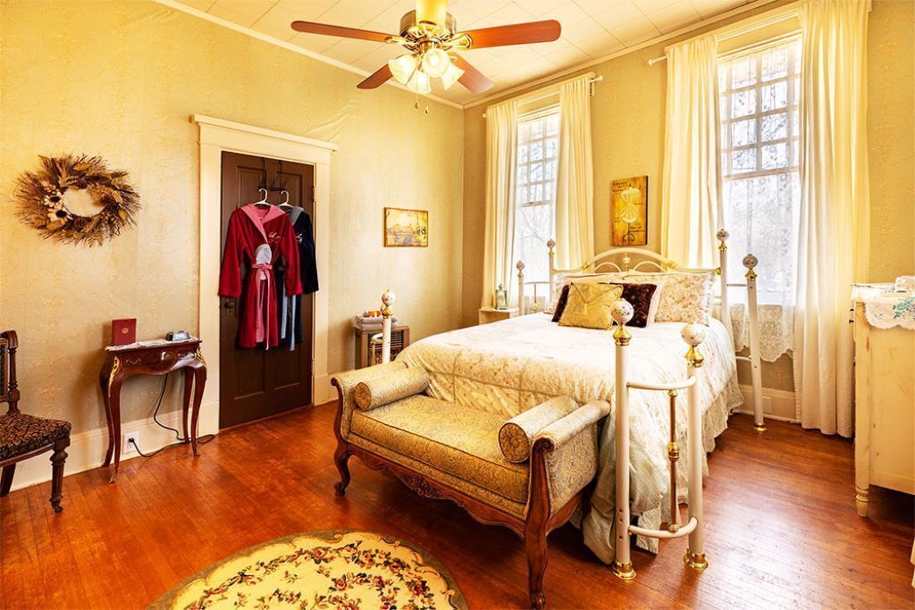 Queen Size Suite with a shared Hallway Bath