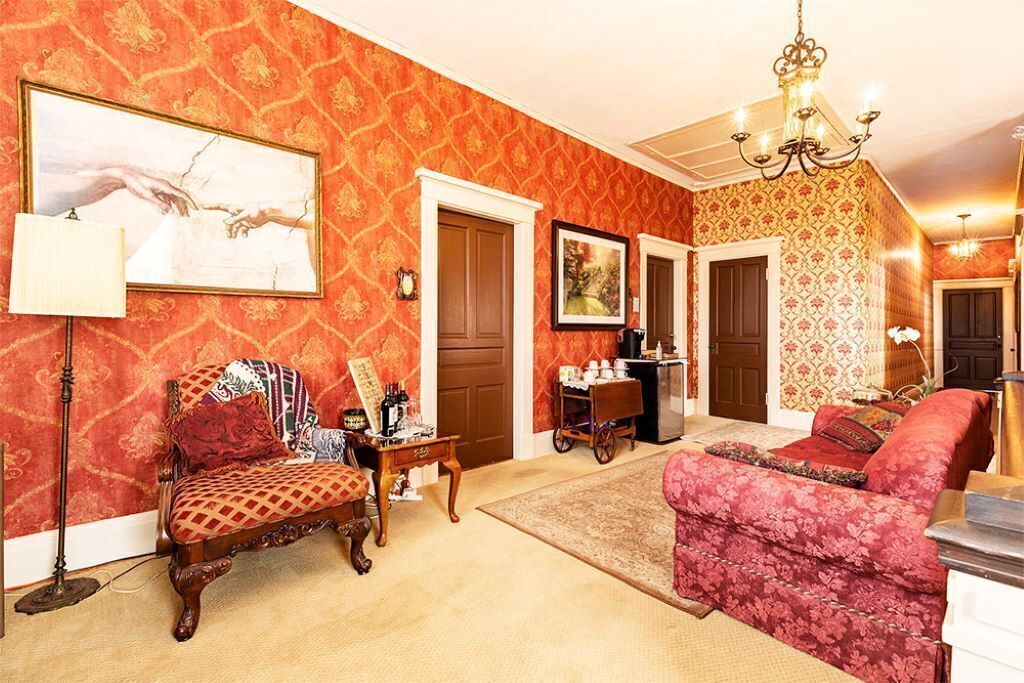 Queen Size Suite with a shared Hallway Bath