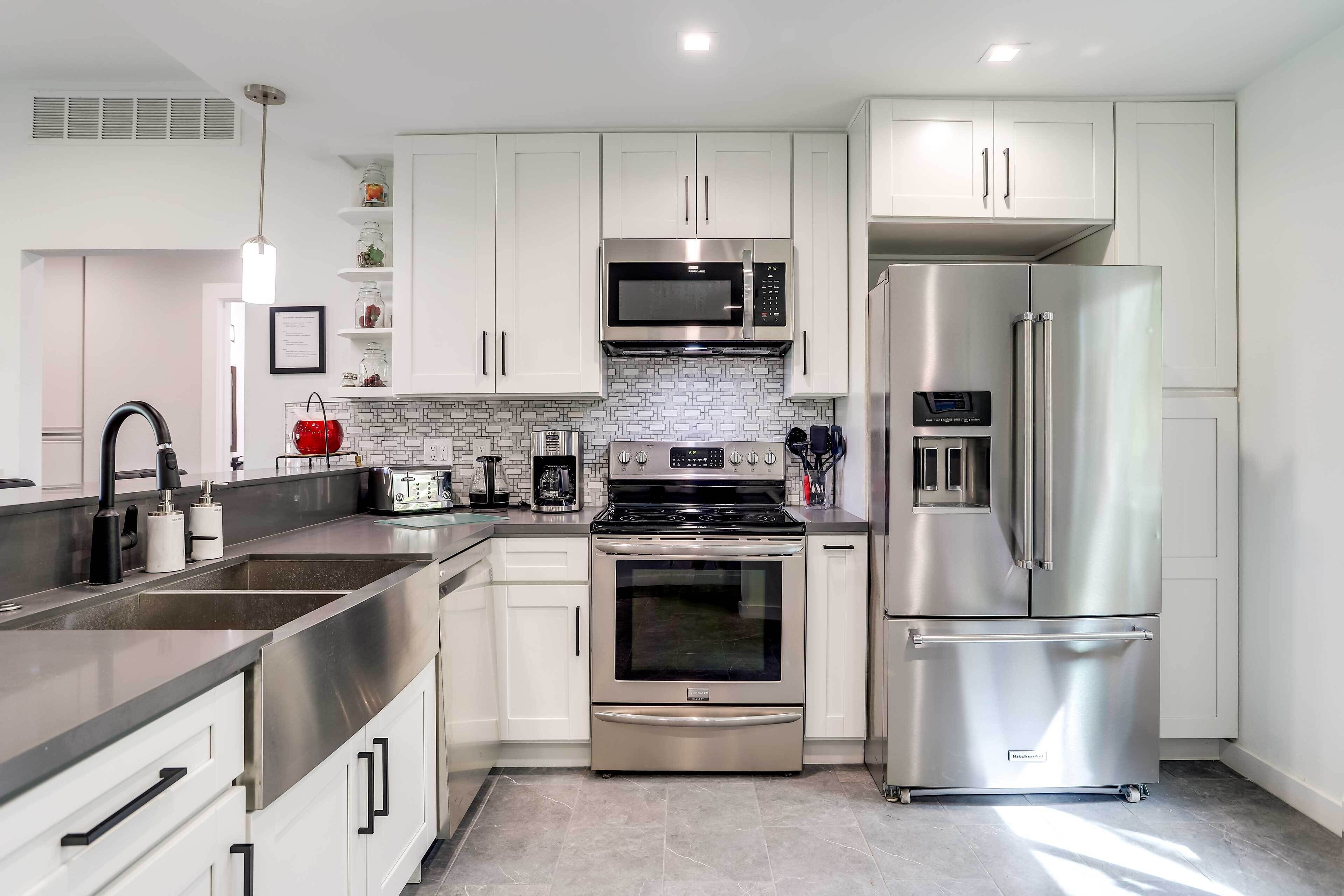 Fridge, microwave, stovetop, dishwasher