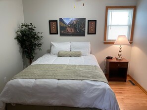 2 bedrooms, iron/ironing board, bed sheets