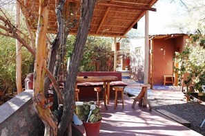 Habitación estándar, varias camas, en la zona del jardín | Terraza o patio