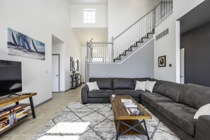 تلفزيون ذكي، مدفأة، كُتُب