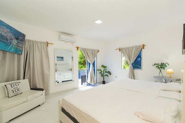 6 bedrooms, desk, WiFi, bed sheets