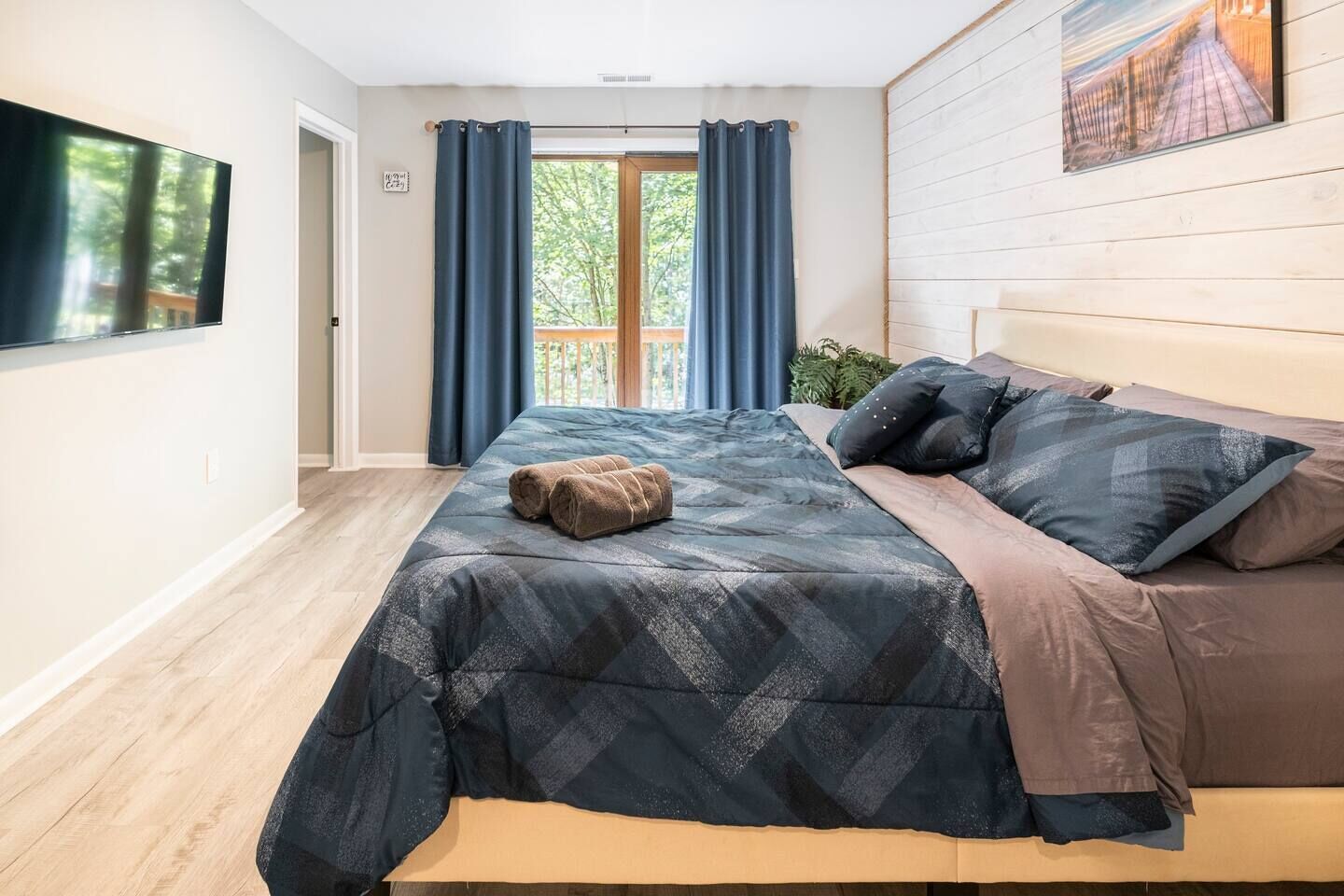 Pocono Green Pearl / Luxury Vacation - Hot Tub, Game Room, Fire Pit, Shared Pool