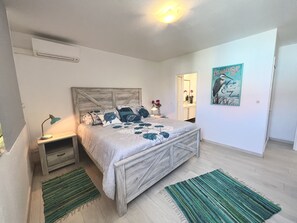 1 bedroom, travel cot, WiFi, bed sheets - TiCocoon, 1 bedroom beautiful apartment amazing sea view - water back-up (baie orientale)