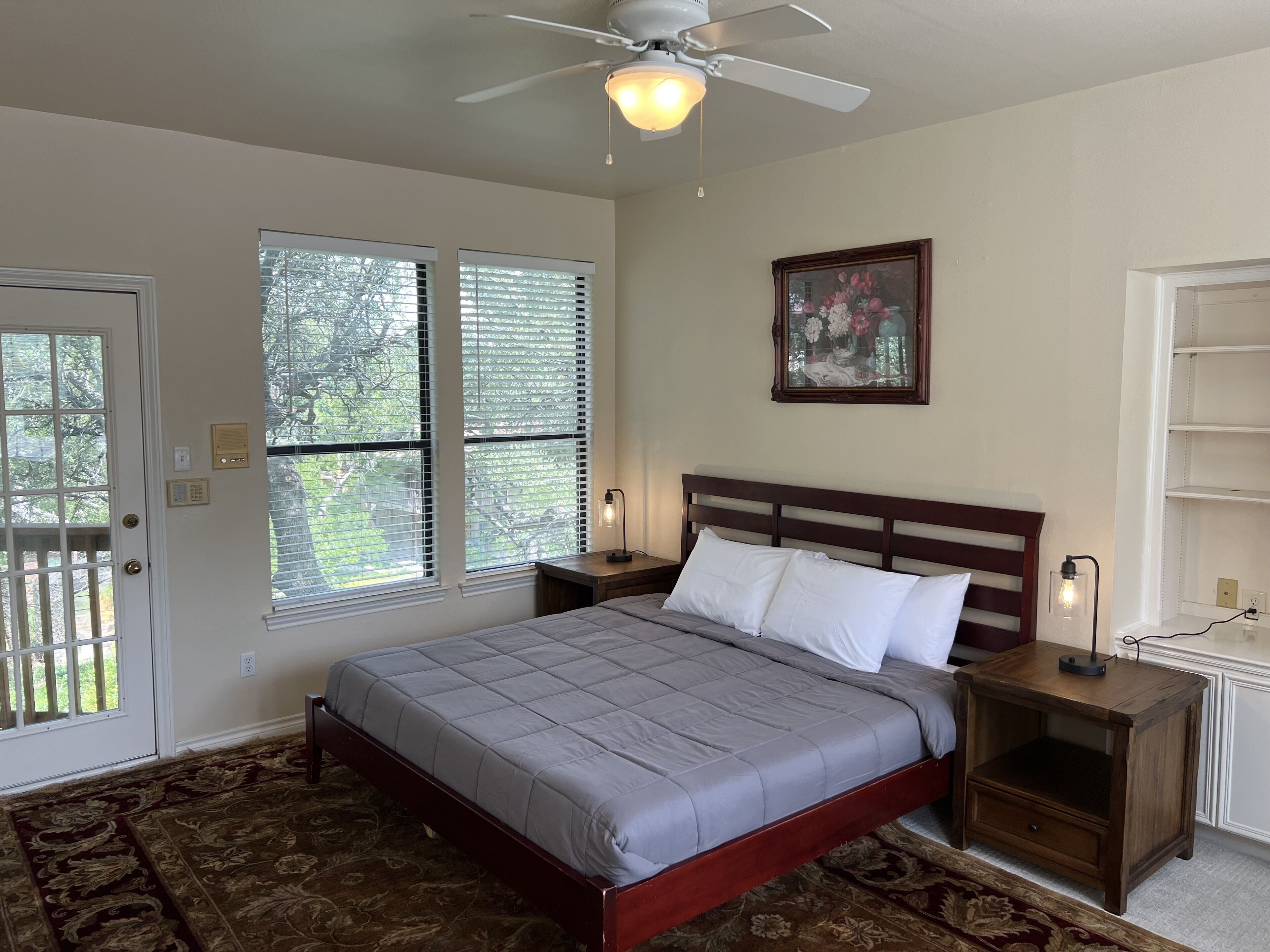 Three-story mansion near downtown, centrally located, sleeps 10