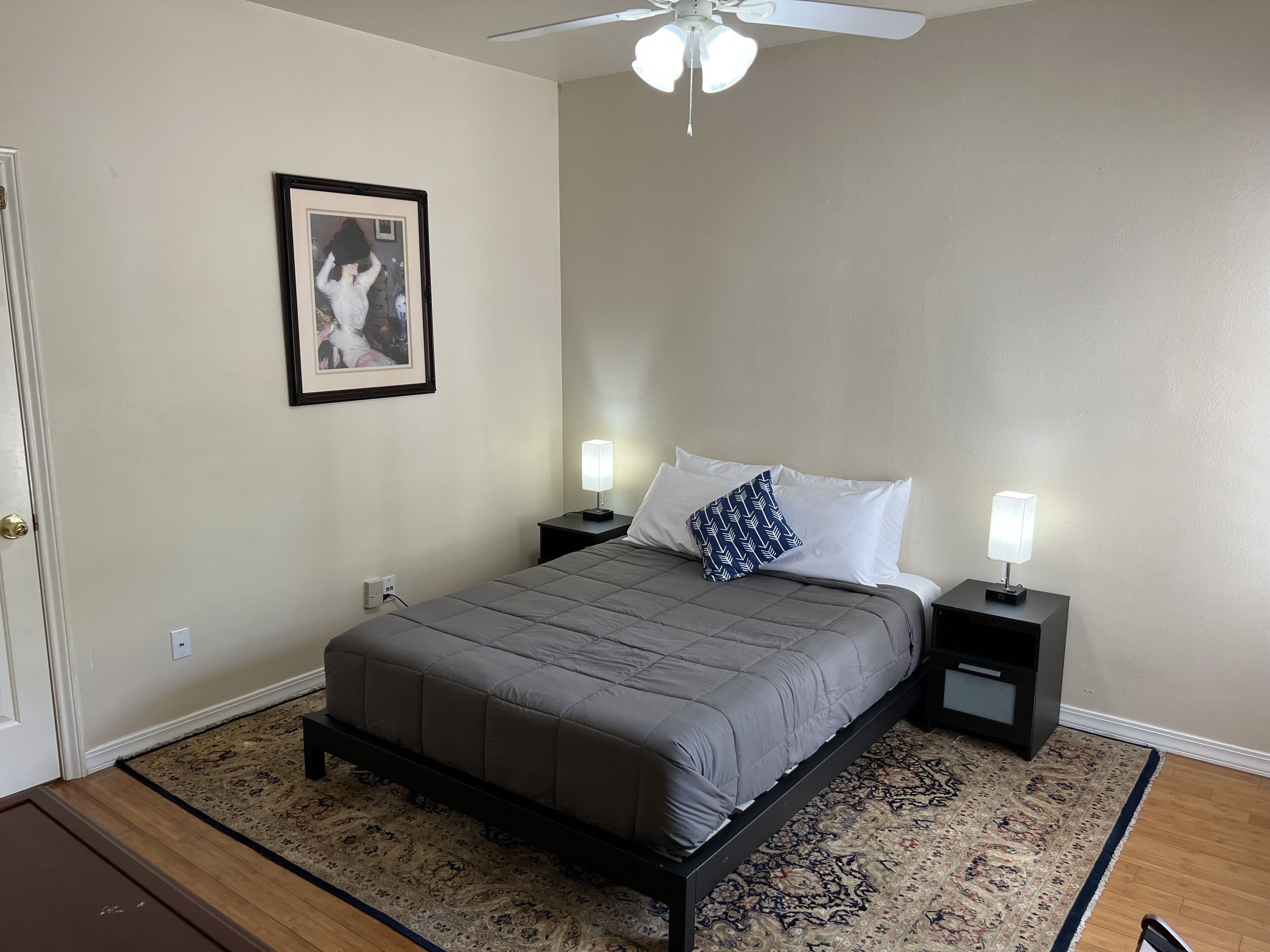 Three-story mansion near downtown, centrally located, sleeps 10