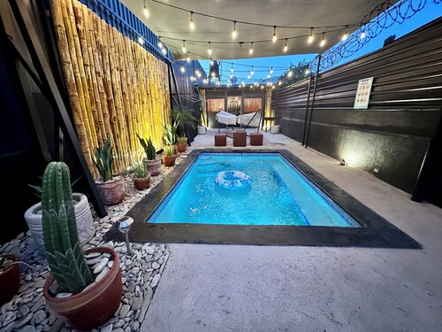 Tropical House Leon | Private Pool, Hammock Patio & Lounge